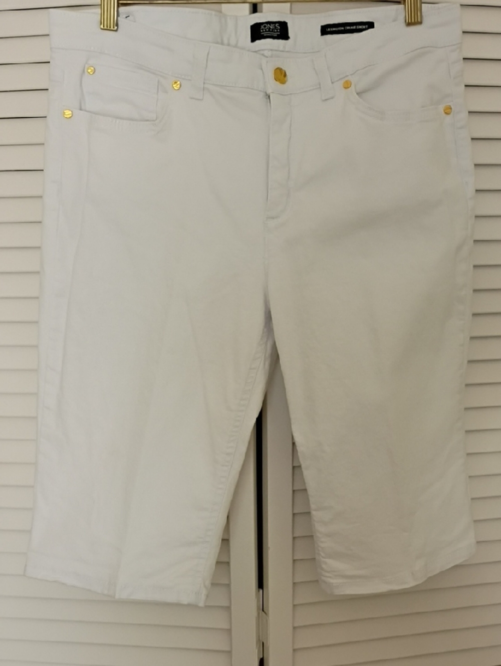 Jones New York White Cropped Capri Jeans with Gold Accents